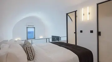Ikies Santorini