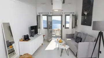 Ikies Santorini