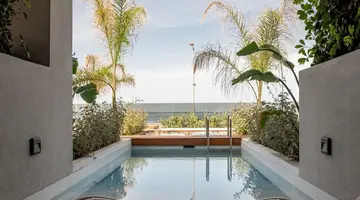 Ikones SeaFront Luxury Suites
