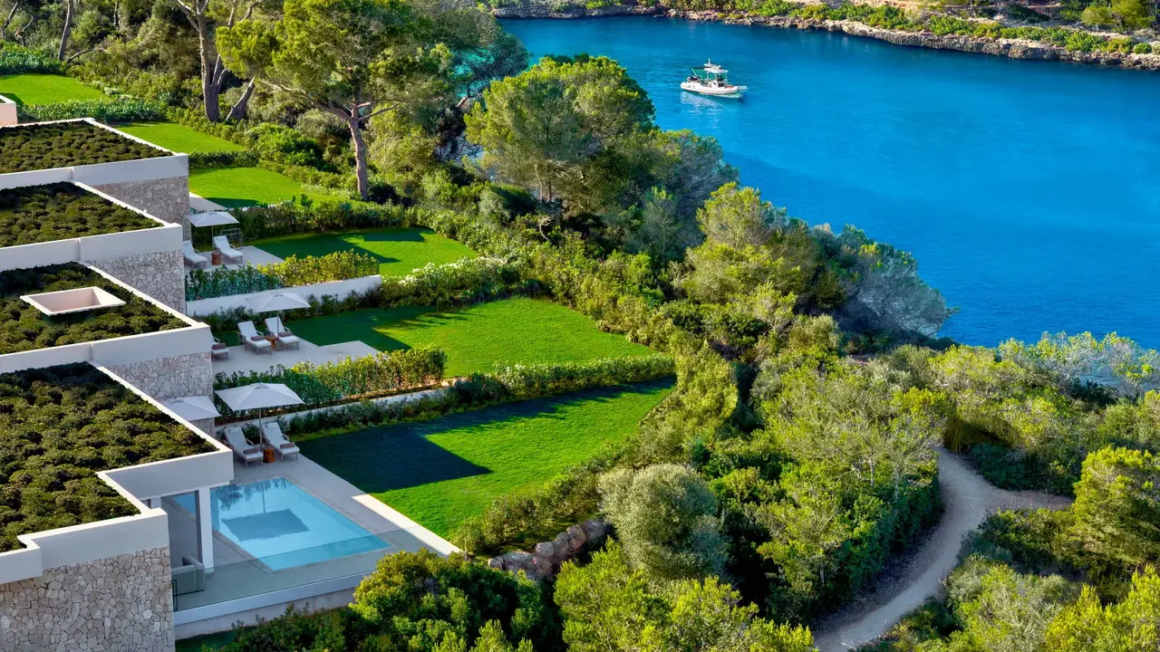 Ikos Porto Petro