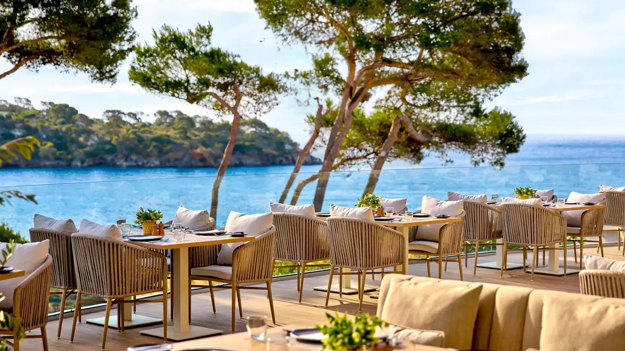 Ikos Porto Petro