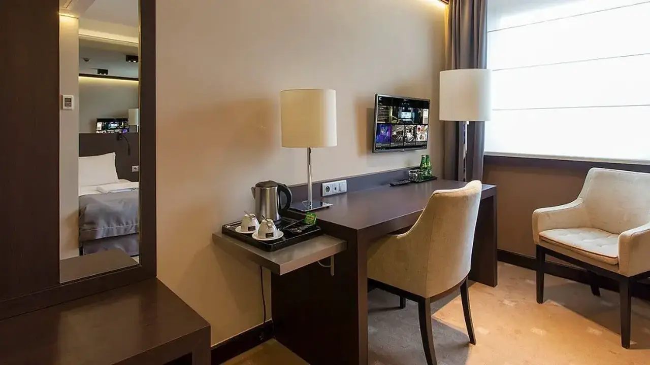 Ilonn Hotel