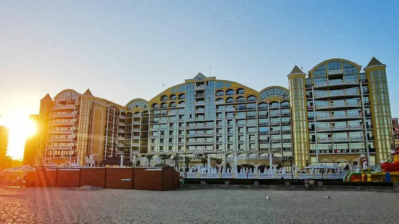 IMPERIAL PALACE ( EX. VICTORIA PALACE)