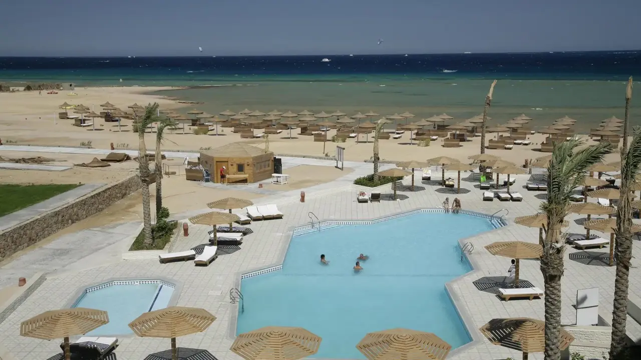 Imperial Shams Abu Soma ****