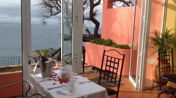 Inn & Art Hotel Gallery