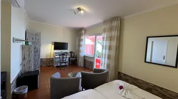 Inn & Art Hotel Gallery