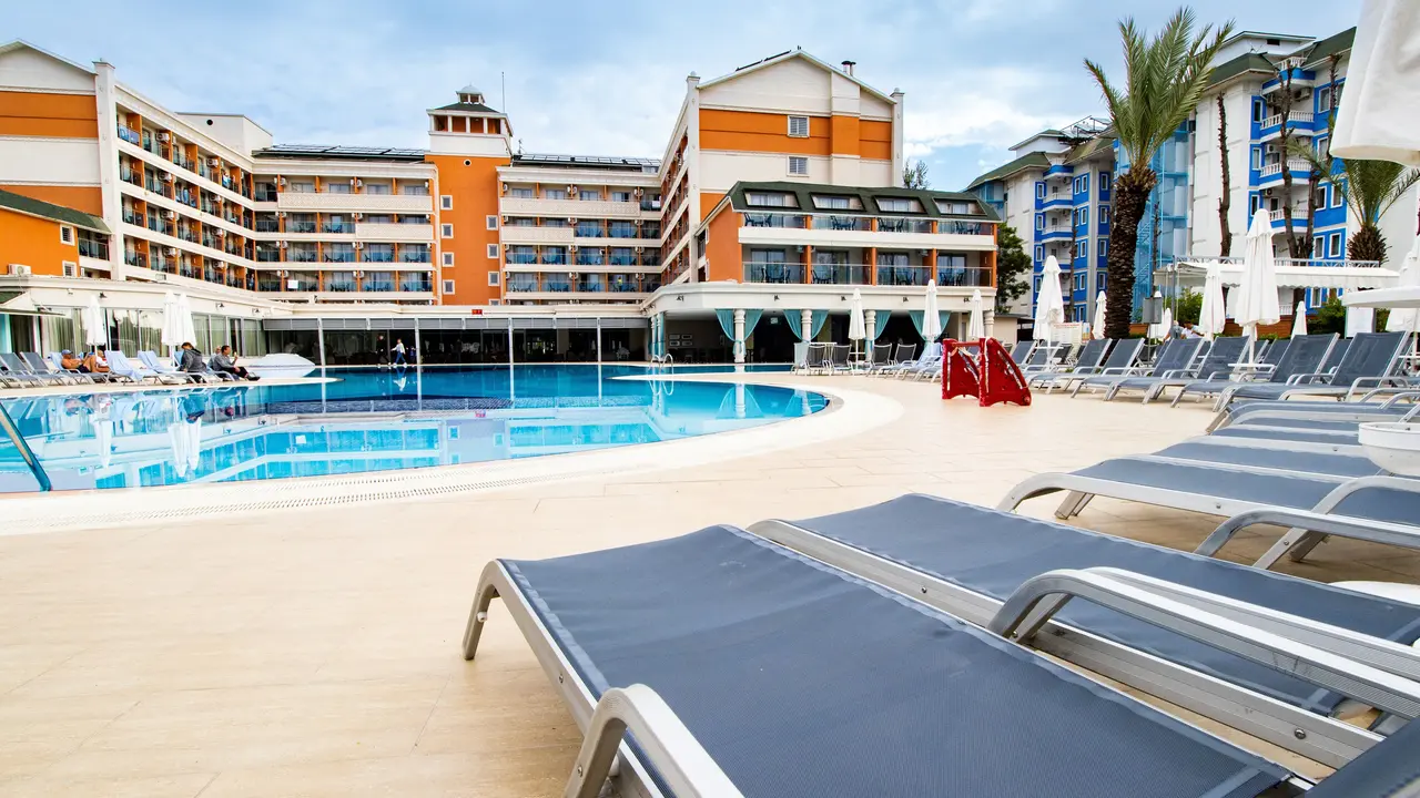 INSULA RESORT & SPA