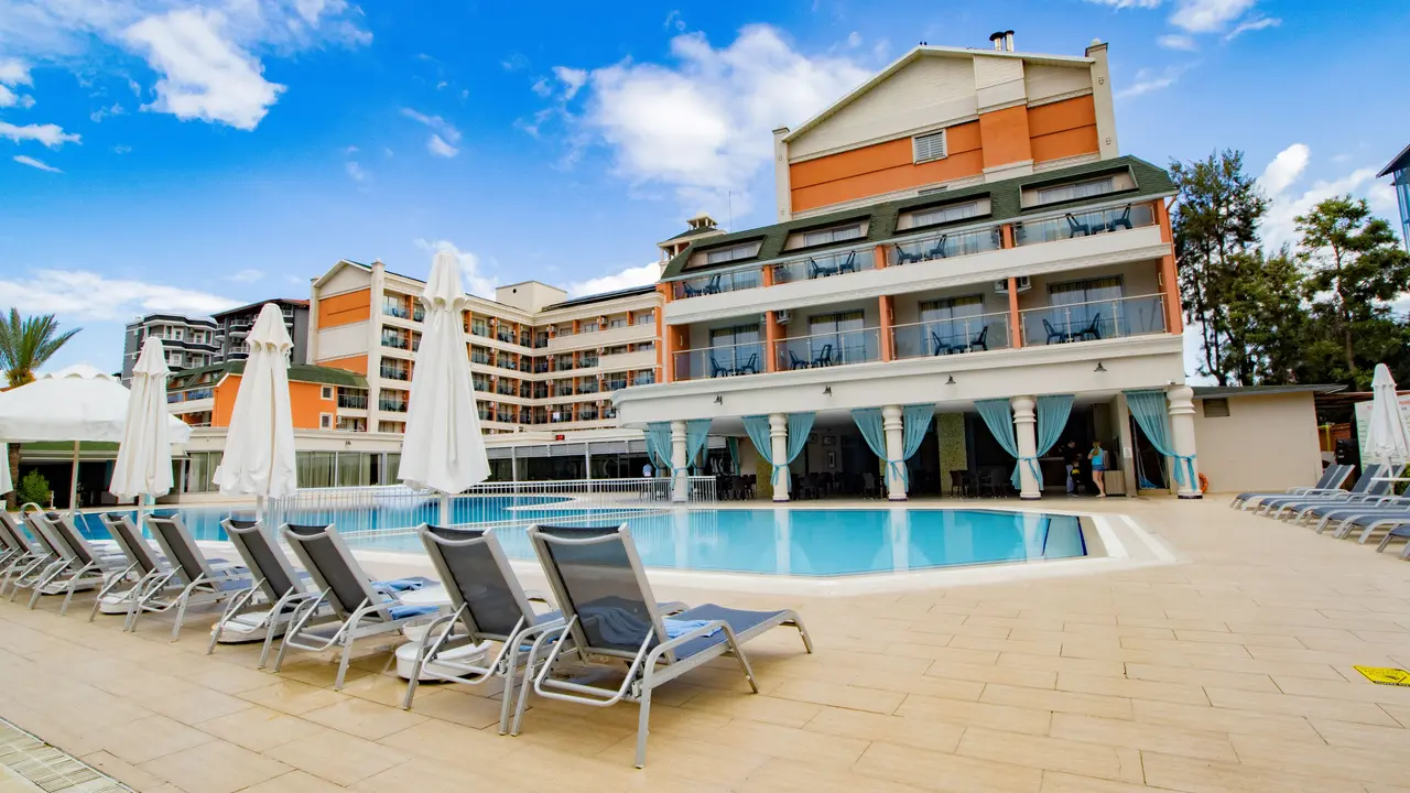 INSULA RESORT & SPA