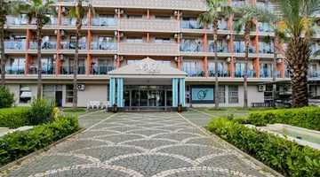 INSULA RESORT & SPA