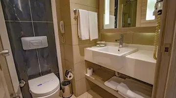 INSULA RESORT & SPA
