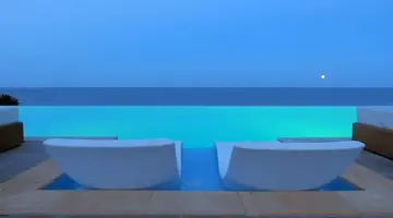 INTERNATIONAL Hotel Casino & Tower Suites