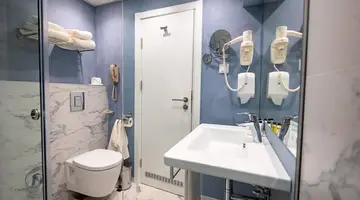 INTERNATIONAL Hotel Casino & Tower Suites