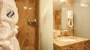 INTERNATIONAL Hotel Casino & Tower Suites