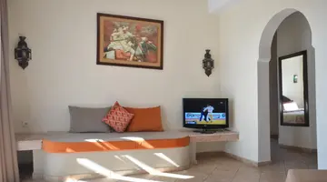 Intouriste Hotel & Suites