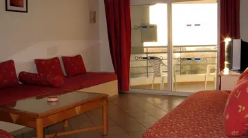 Intouriste Hôtel & Suites