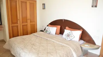 Intouriste Hotel & Suites
