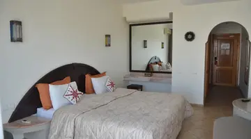 Intouriste Hotel & Suites