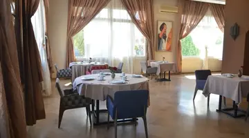 Intouriste Hotel & Suites