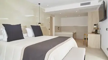 Invisa Cala Blanca Hotel