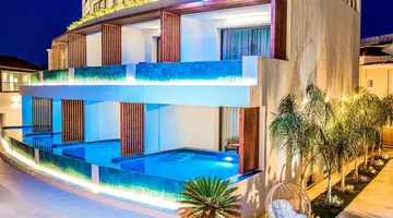 Ionis Art Luxury Suites