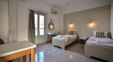 IRAKLIS APARTMENTS