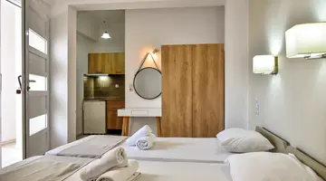 IRAKLIS APARTMENTS