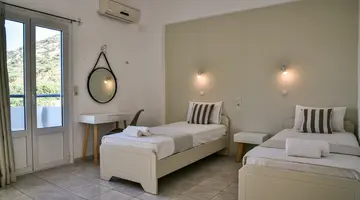 IRAKLIS APARTMENTS