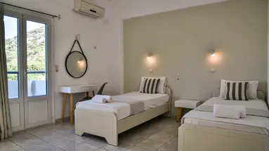 IRAKLIS APARTMENTS