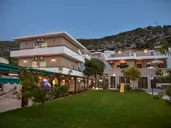 IRAKLIS APARTMENTS