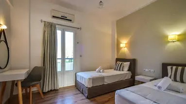 Iraklis Apartments