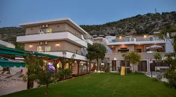 Iraklis Apartments