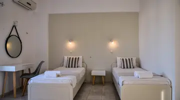 IRAKLIS APARTMENTS