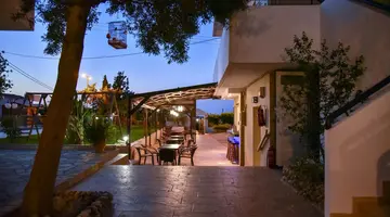Iraklis Apartments