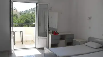 Iraklis Apts