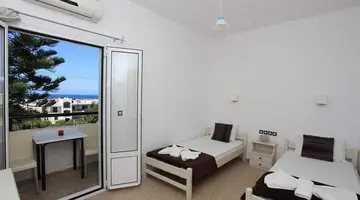 Iraklis Apts