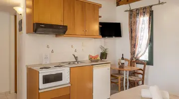 Irida Apartments