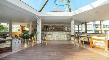 Iris Hotel