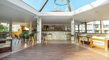 Iris Hotel