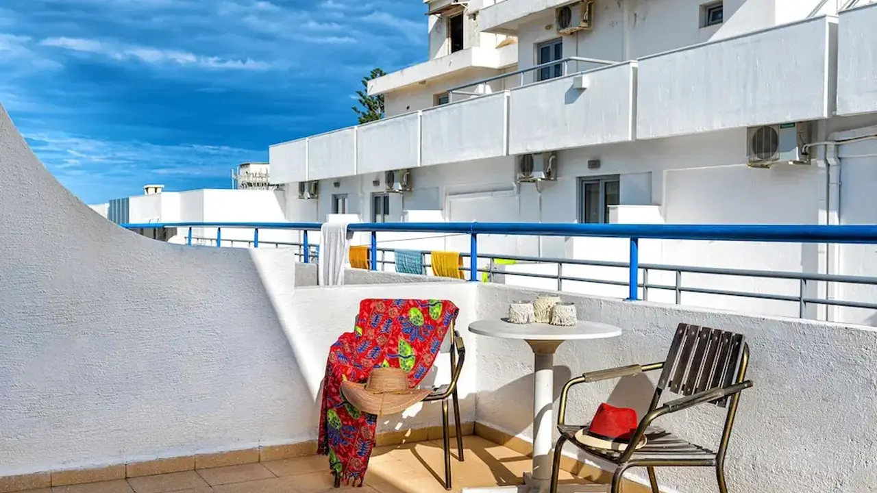 Iro Hotel
