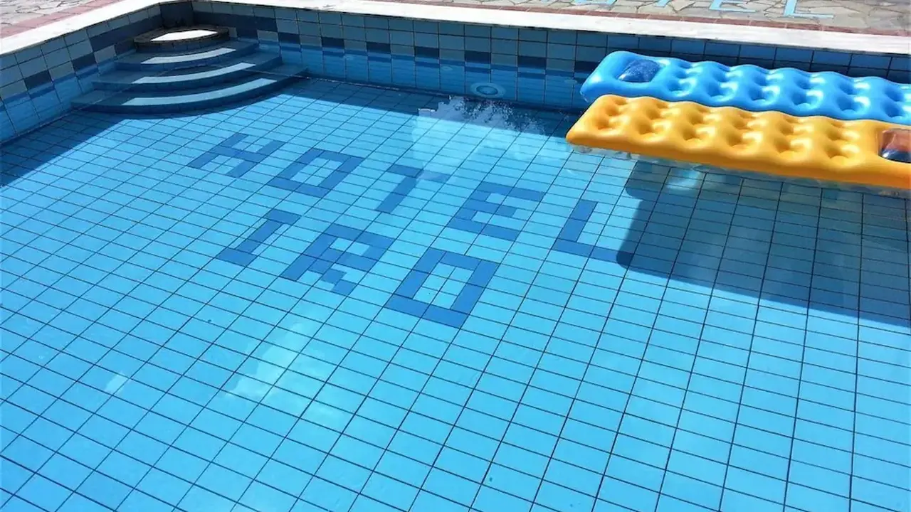 Iro Hotel