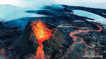 Islandia - Białe Noce na Czarnej Plaży