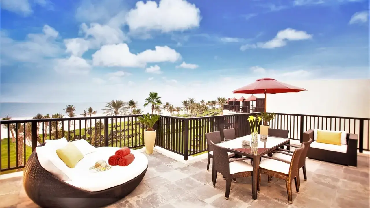 JA Palm Tree Court