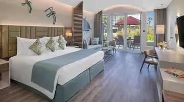 JA Palm Tree Court