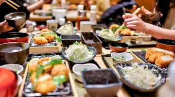 Japonia - Między Kwiatem Wiśni a Błękitem Pacyfiku