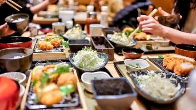 Japonia - Między Kwiatem Wiśni a Błękitem Pacyfiku
