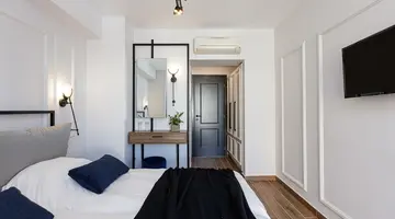 JOAN PALACE