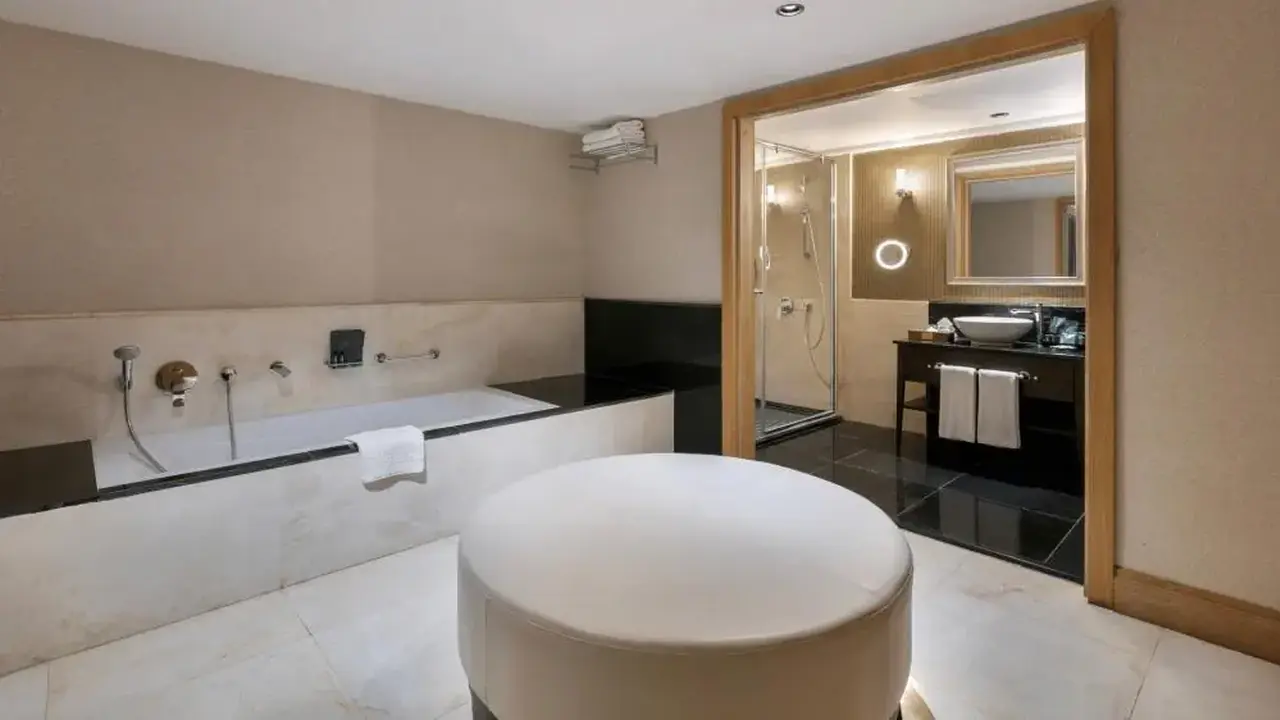 JUJU PREMIER PALACE