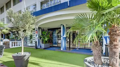 Juliana Cannes
