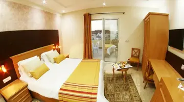 Julius Hotel