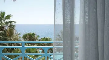 Kamari Beach Hotel